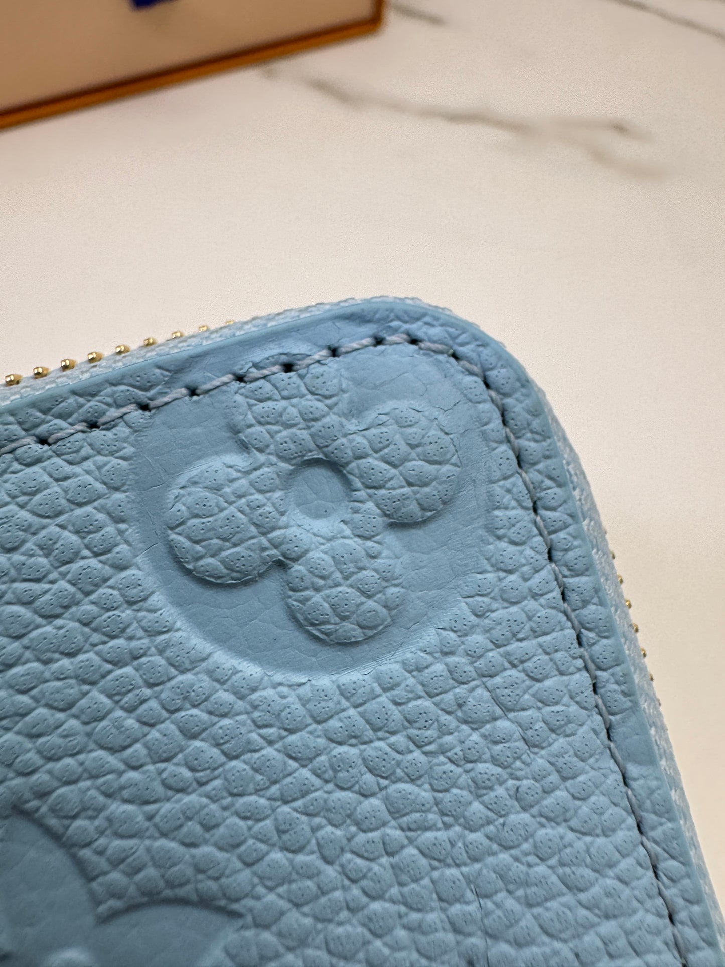 LV L型小錢包 粉藍色全皮壓花 M27669