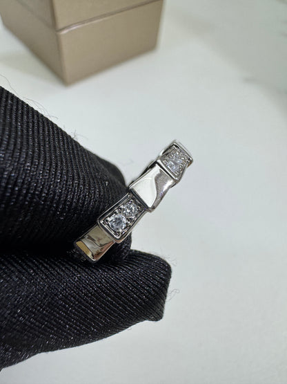 BVLGARI Serpenti Ring 白金色半鑽