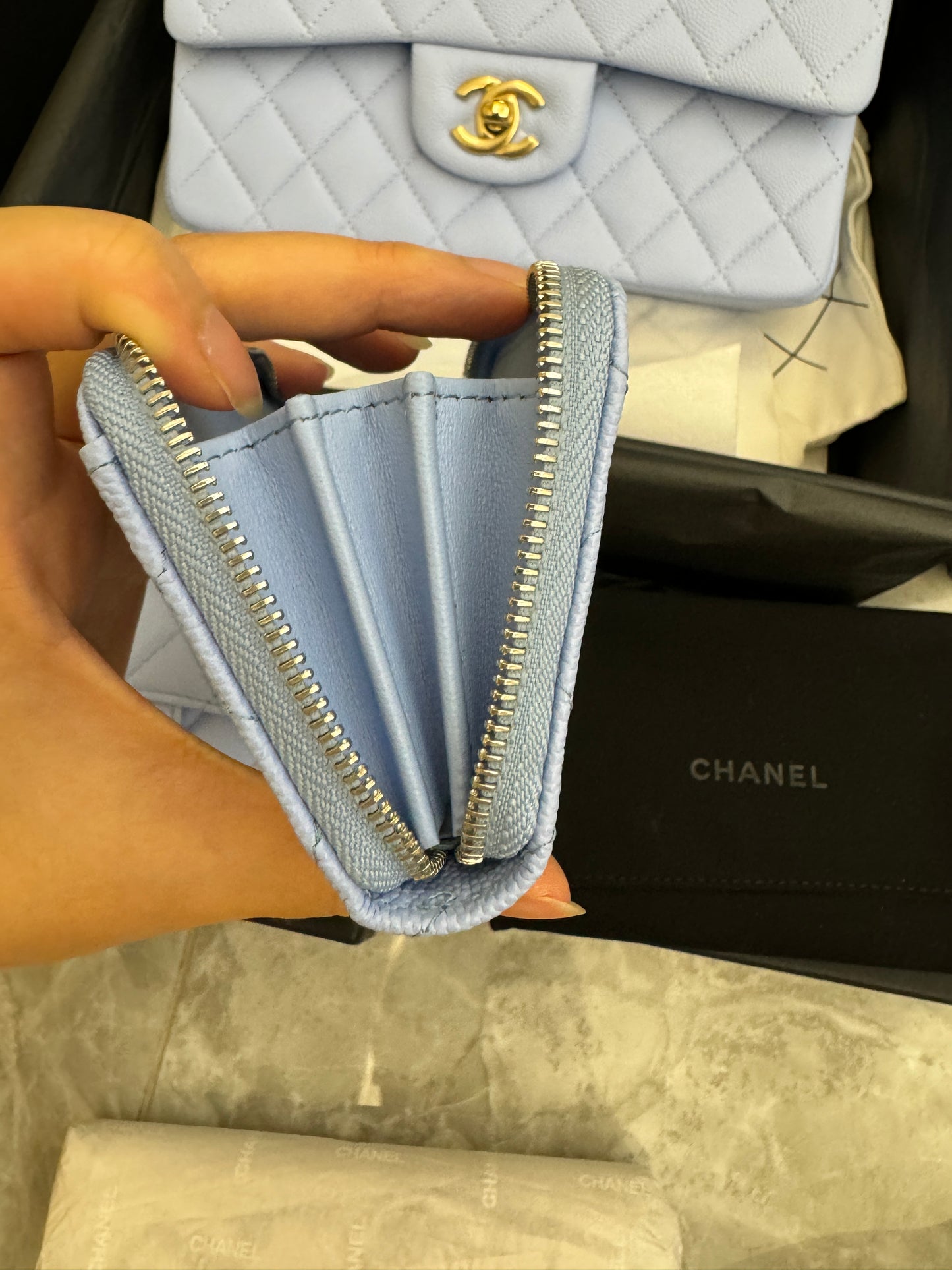 CHANEL 經典拉鏈卡包 寶寶藍23P