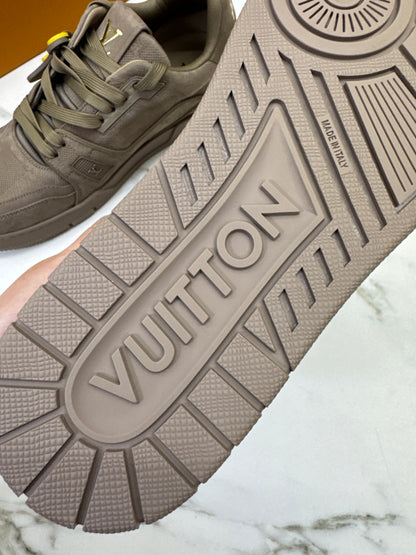 LV Trainer 大象灰 1AH618
