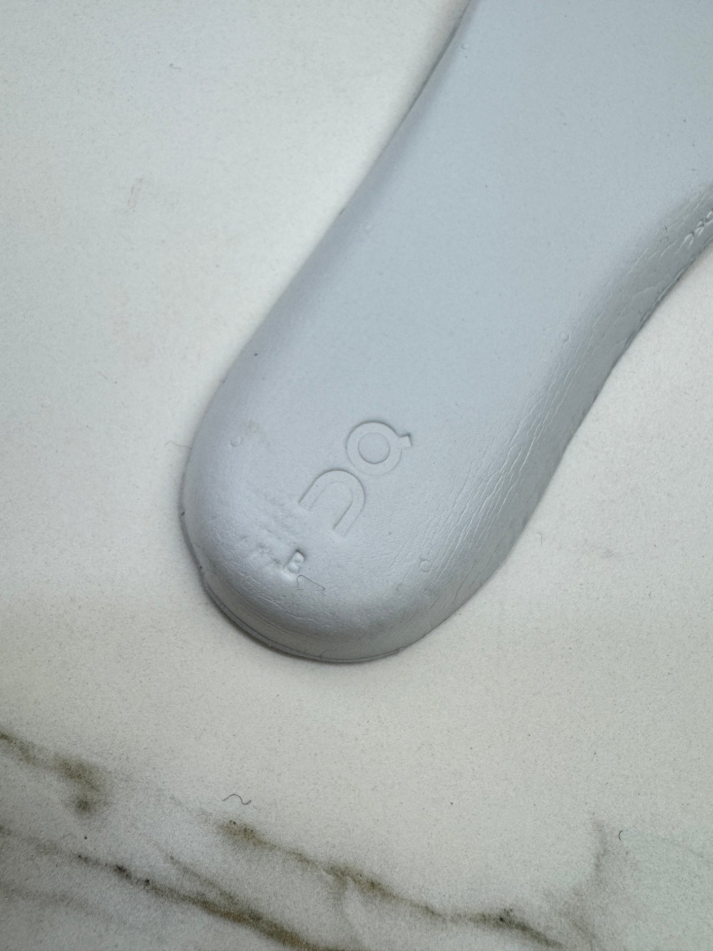 LOEWE X ON 8.0 淺米拼天藍色