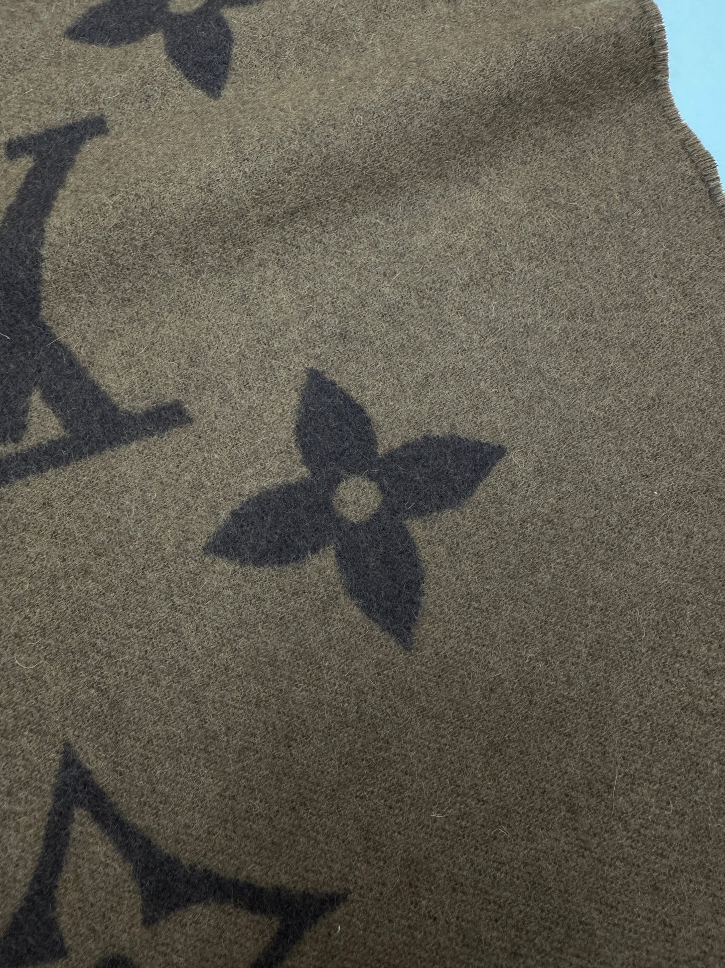 LV Reykjavik Scarf Marron Fonce 100% Cashmere