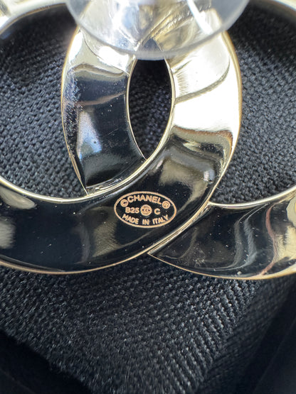 CHANEL 25C 琺瑯字母淺金色耳環