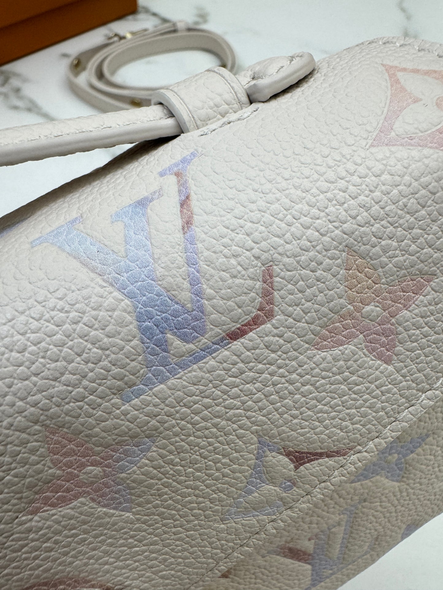 LV Pochette Metis East-West 漸變紫