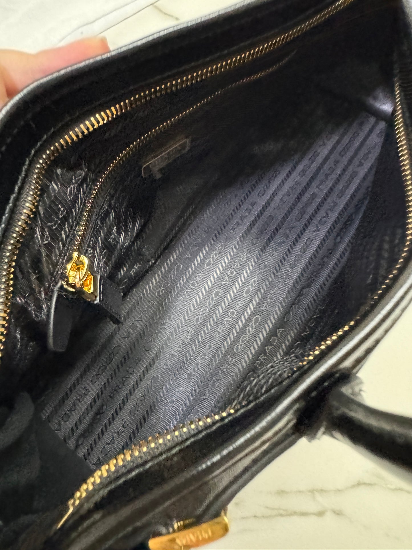 PRADA Soft Lux 中號 黑色