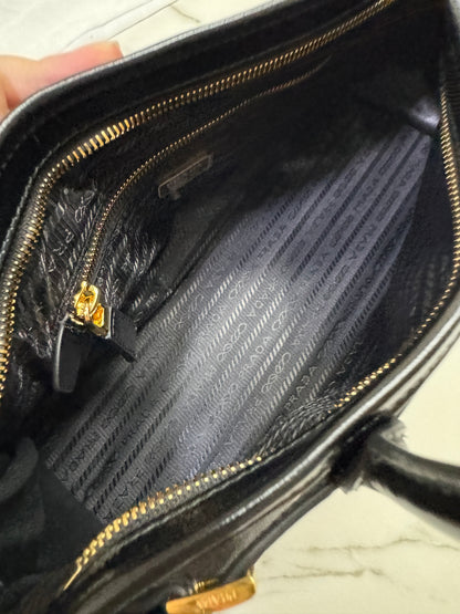 PRADA Soft Lux 中號 黑色