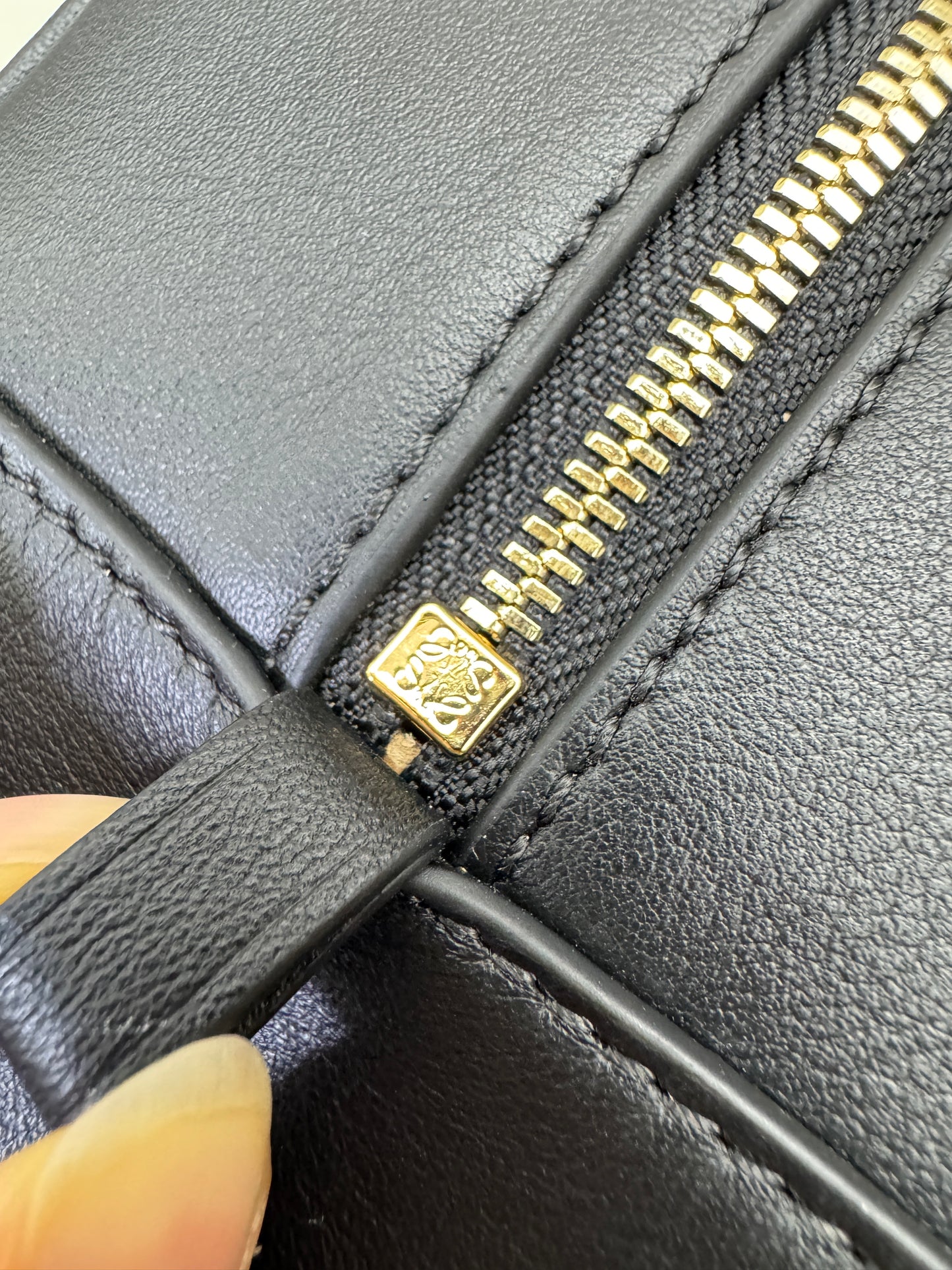 LOEWE Amazona 28 黑色