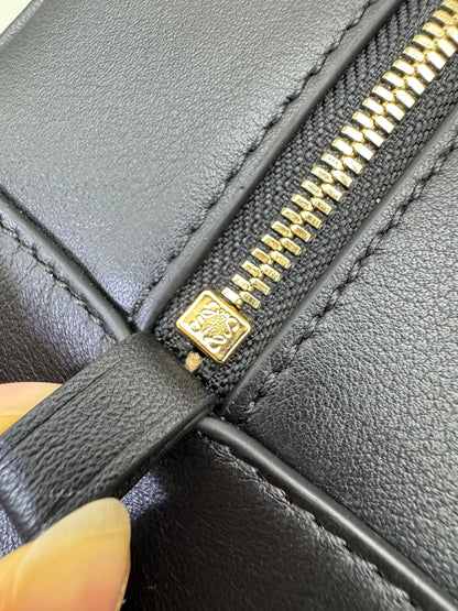 LOEWE Amazona 28 黑色