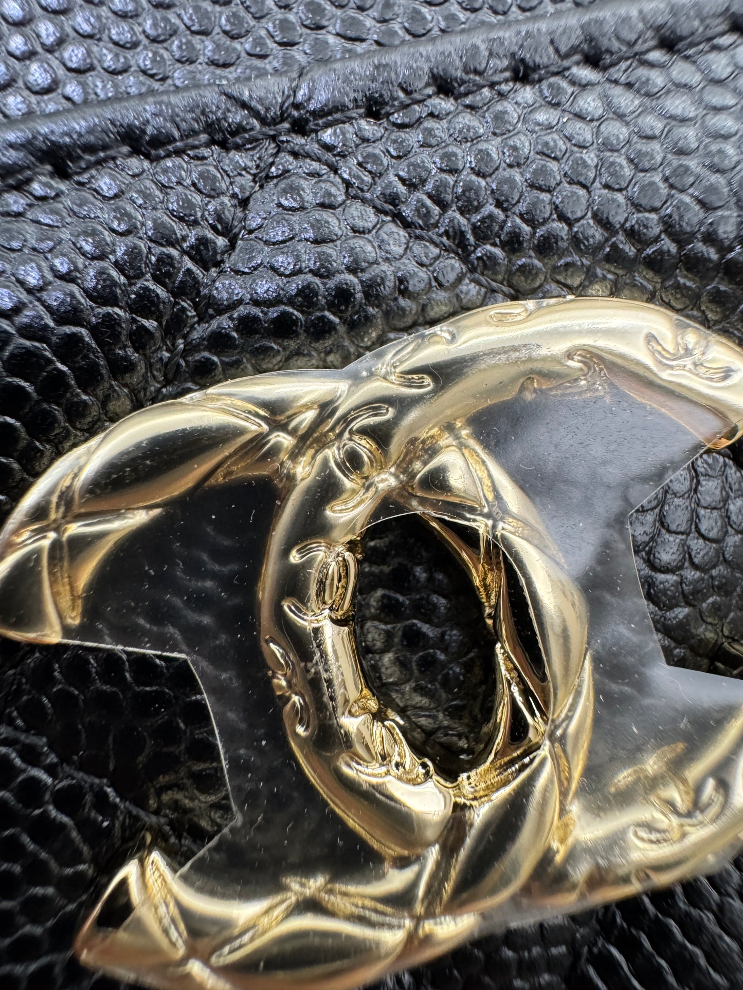 CHANEL 雕刻扣L型拉鏈小錢包