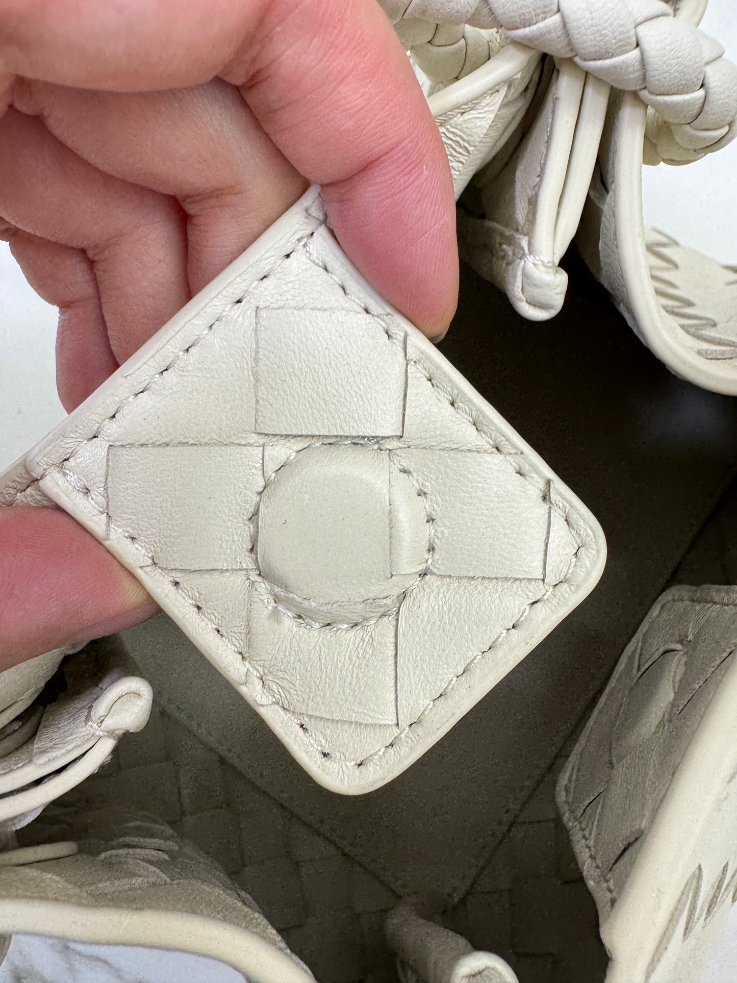 BV Parachute Small 海鹽白 Sea Salt