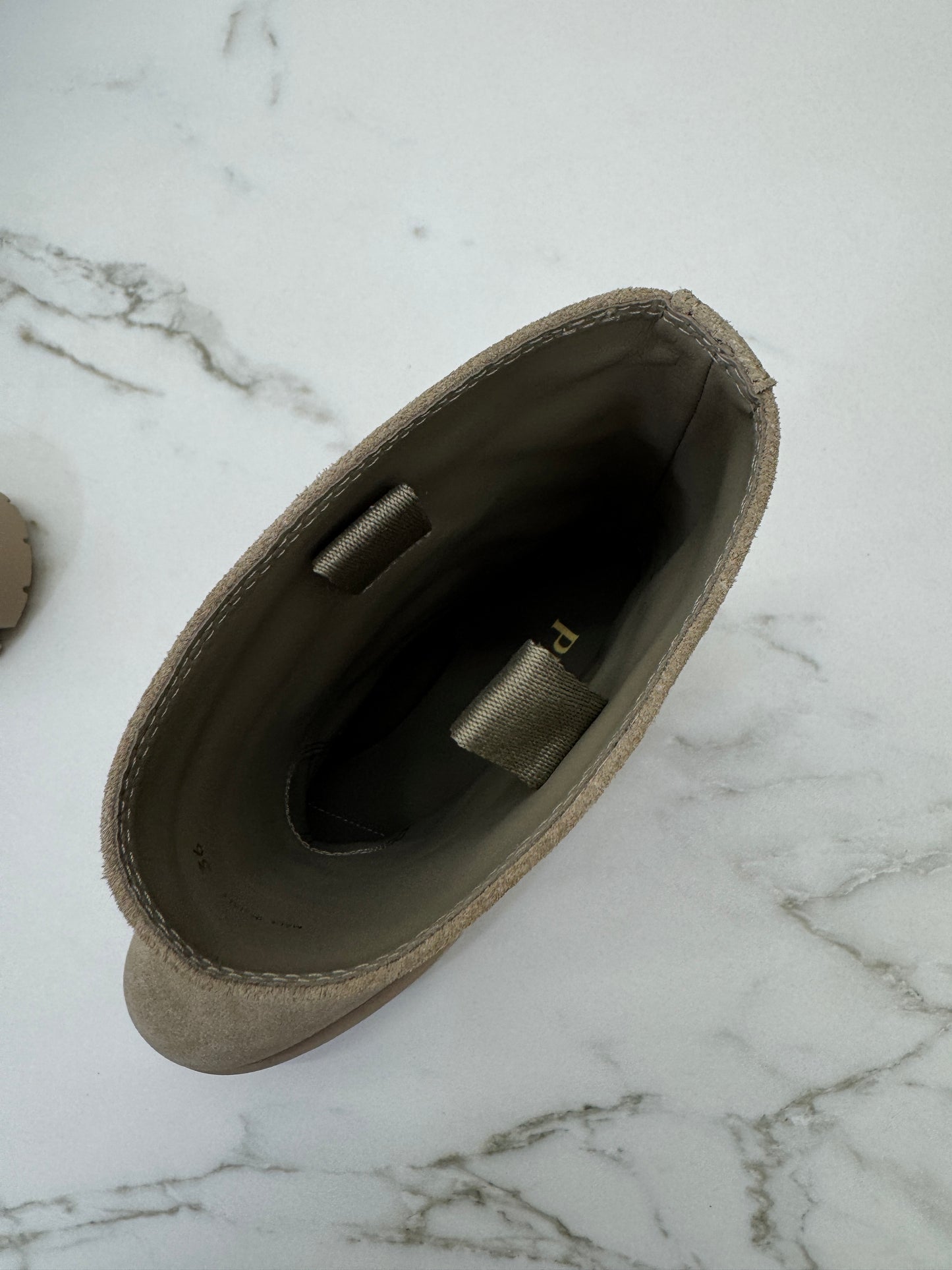 PRADA 卡其色麂皮中筒靴