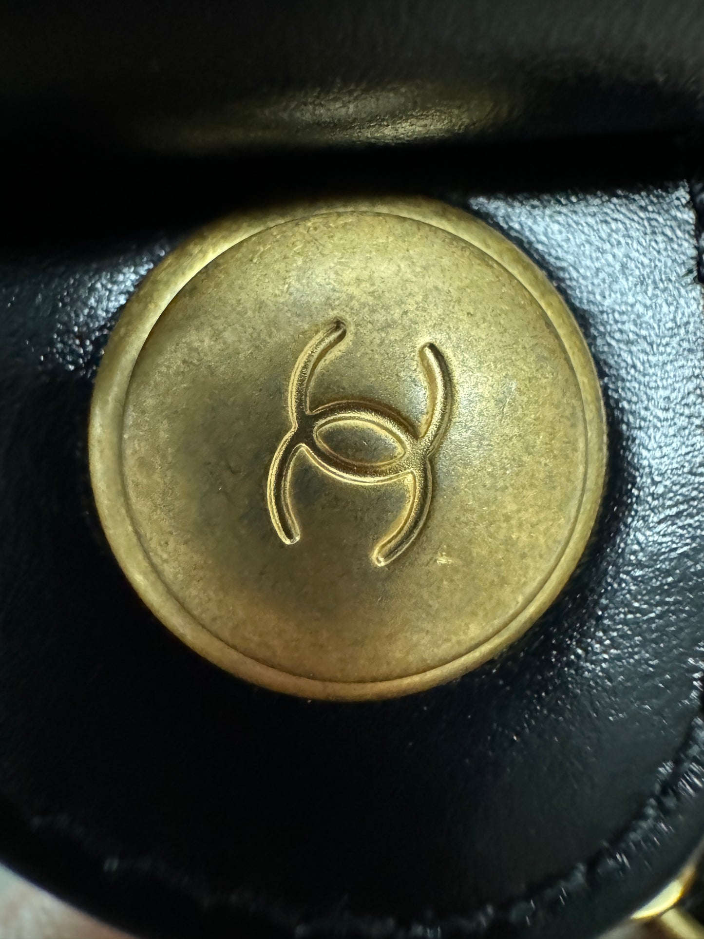 CHANEL 22 Backpack 黑金