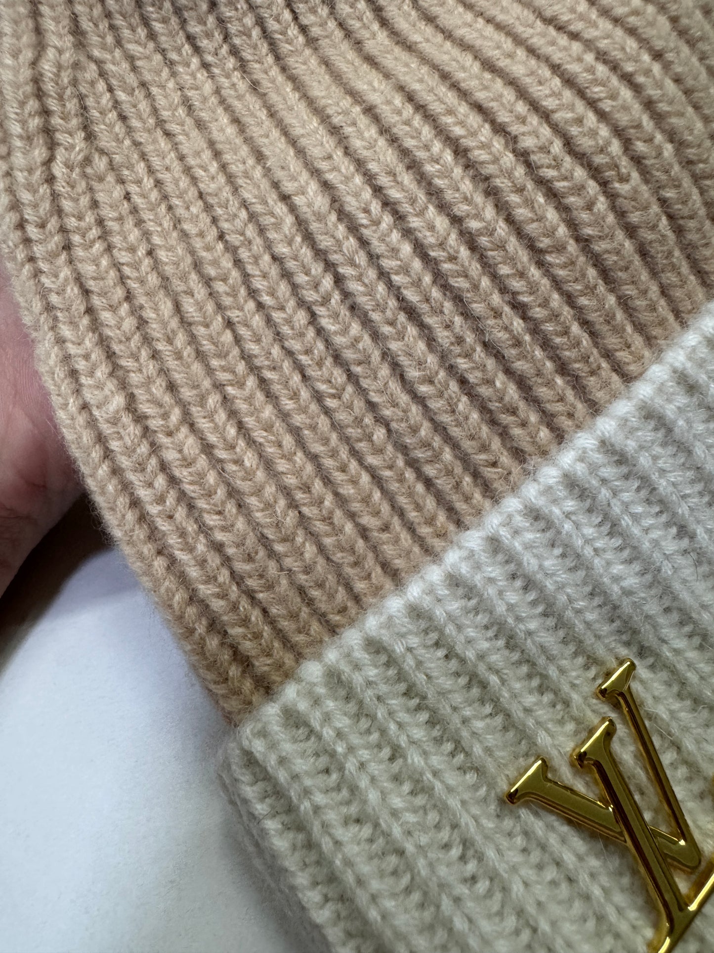 LV 狐狸毛球冷帽 奶茶色