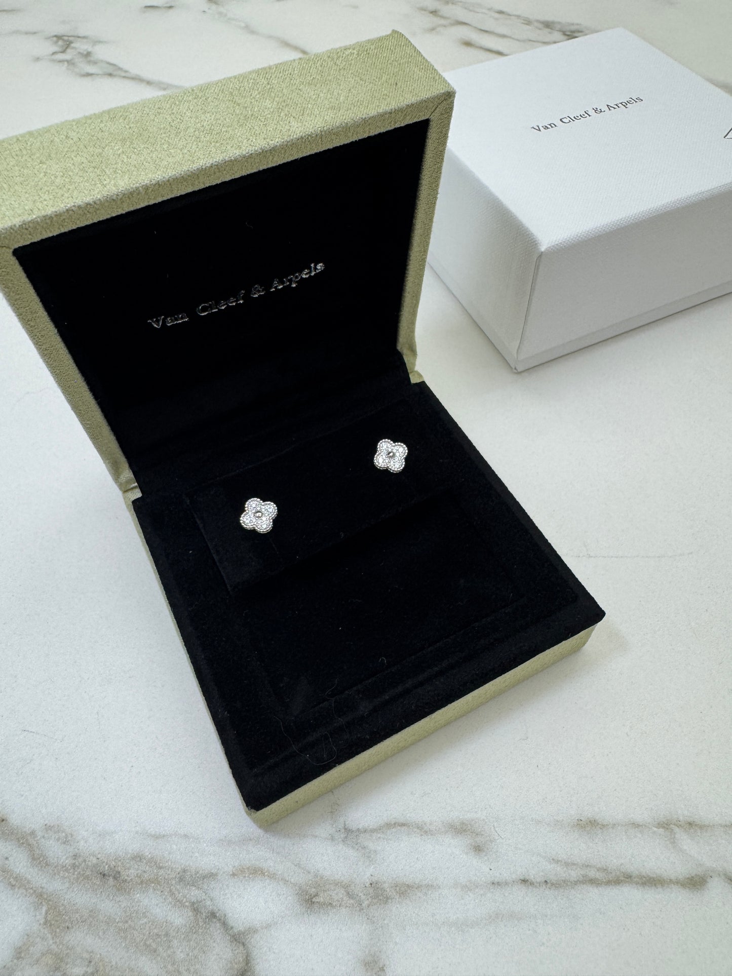 VCA Sweet Alhambra Earrings 滿鑽白金色