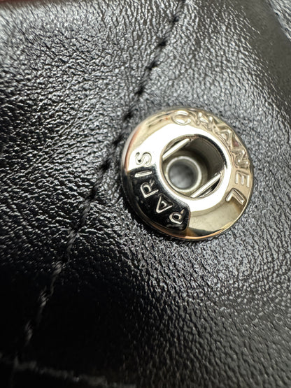 CHANEL 22Bag So Black Small