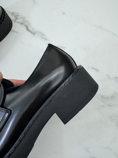 PRADA 光面皮革Loafers