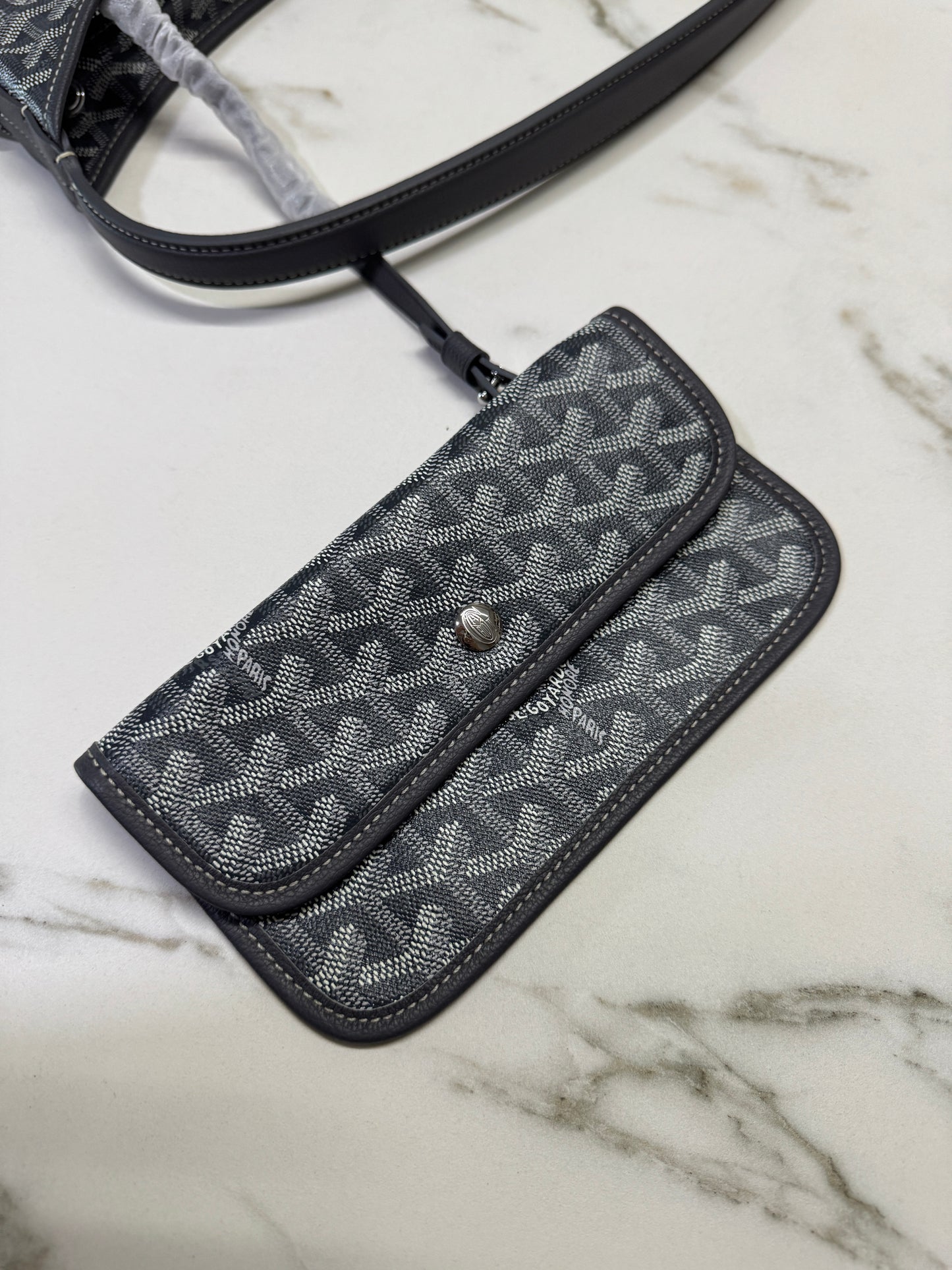 GOYARD 灰色Hobo 紅色小愛心