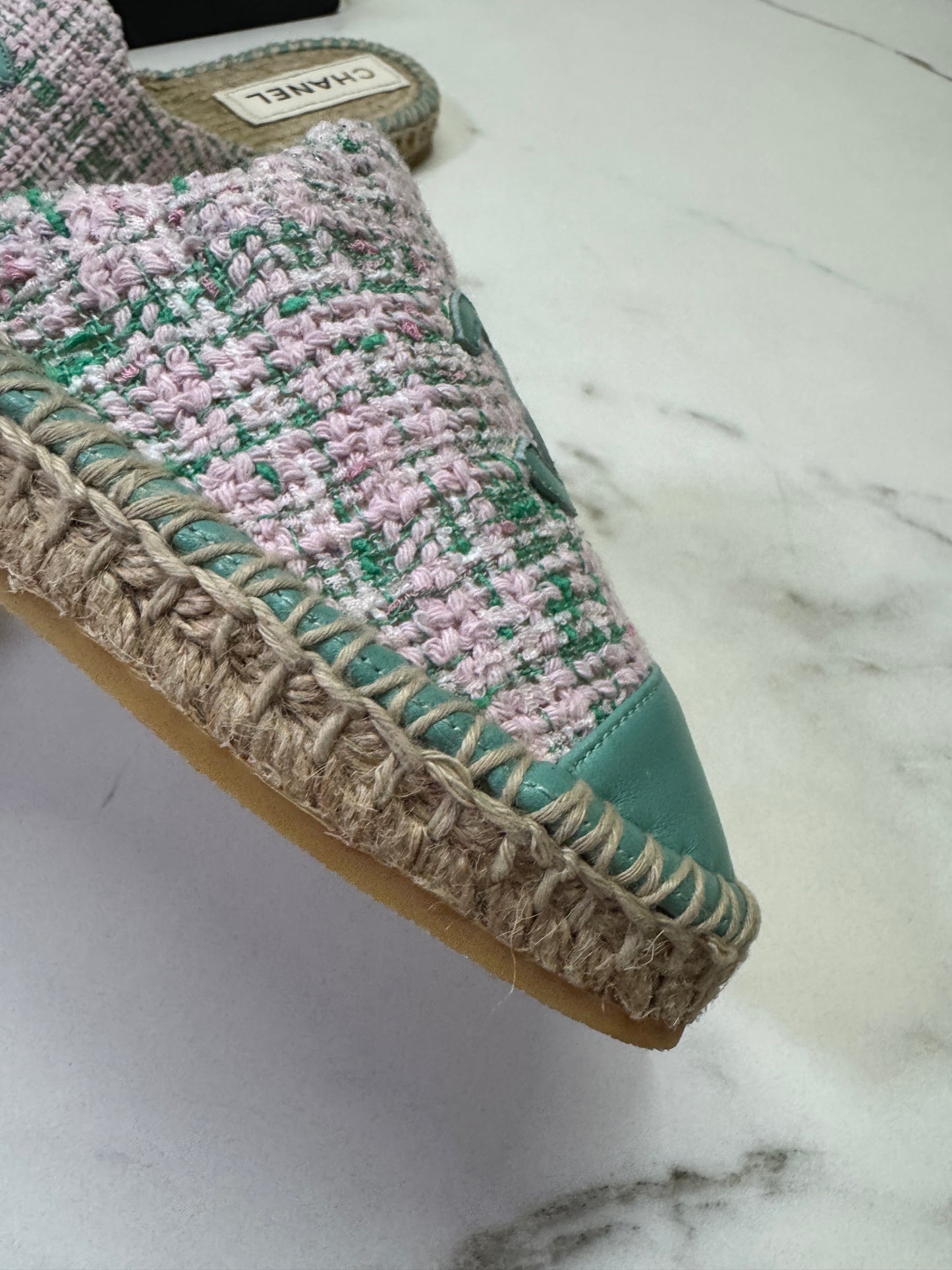 CHANEL 漁夫半拖 軟呢粉紅色拼綠色