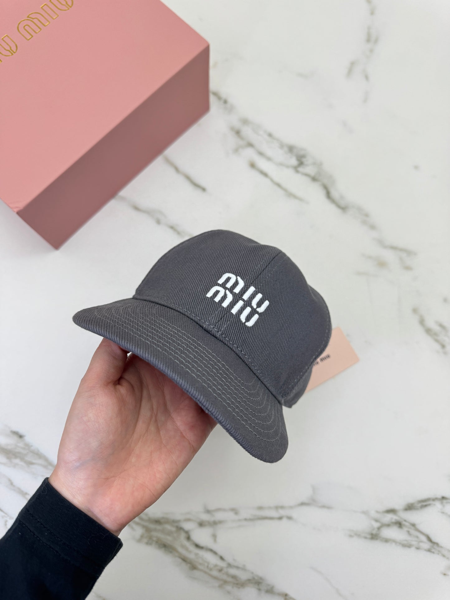 MIU MIU 深灰色 索繩鴨舌帽