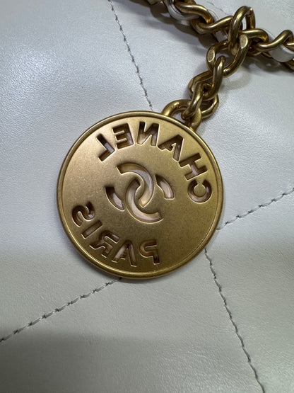 CHANEL Mini 22 Bag 白金