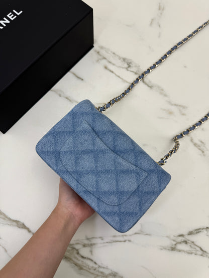 CHANEL 22B 淺藍牛仔 Mini CF20
