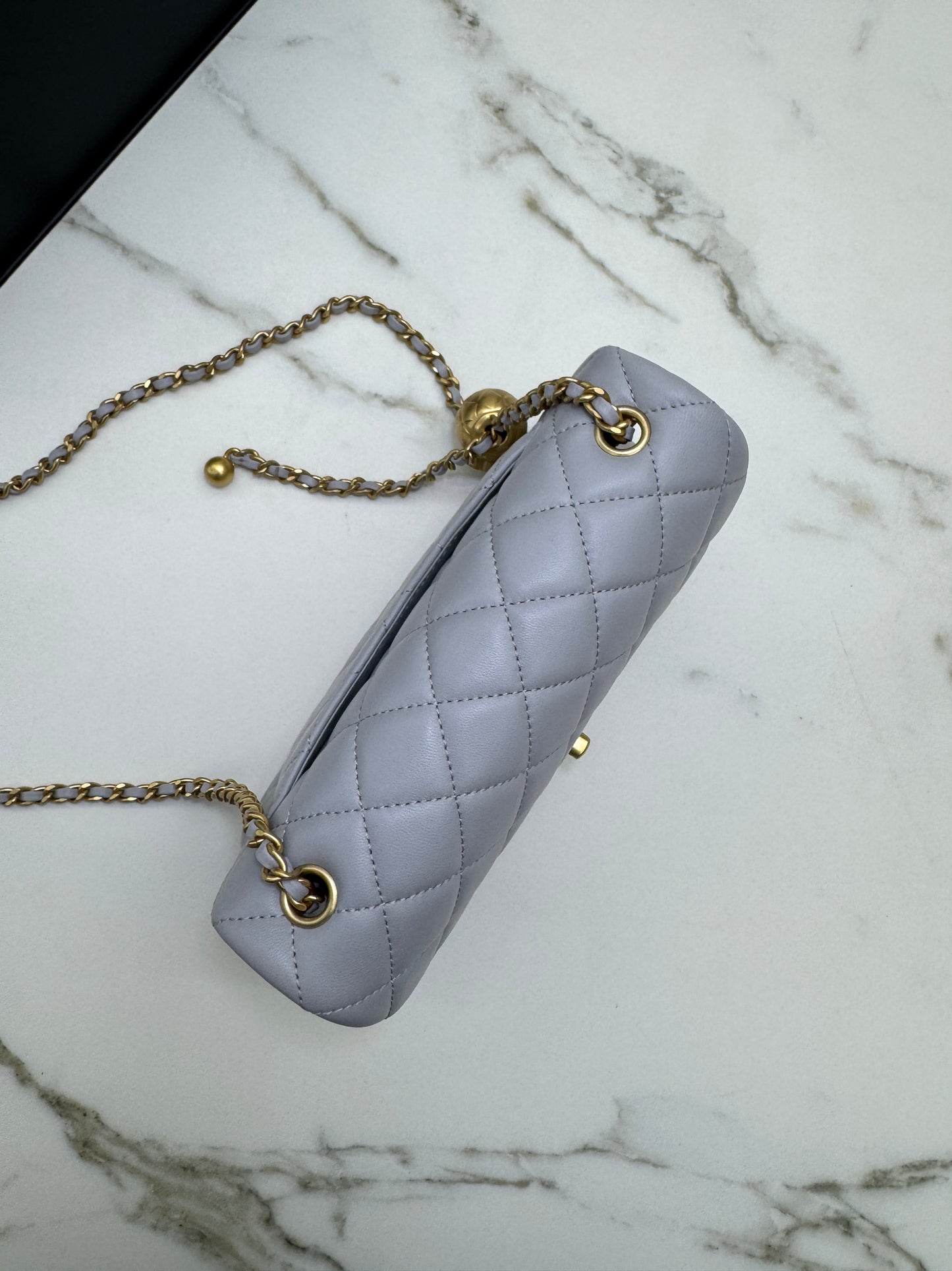 CHANEL Mini CF20 金球 淺灰色