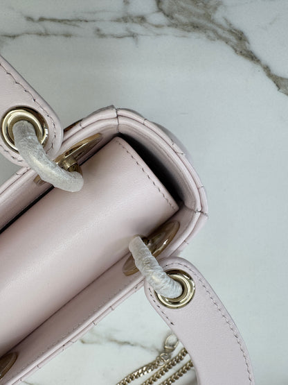 DIOR Mini Lady Dior 羊皮三格 淡粉色