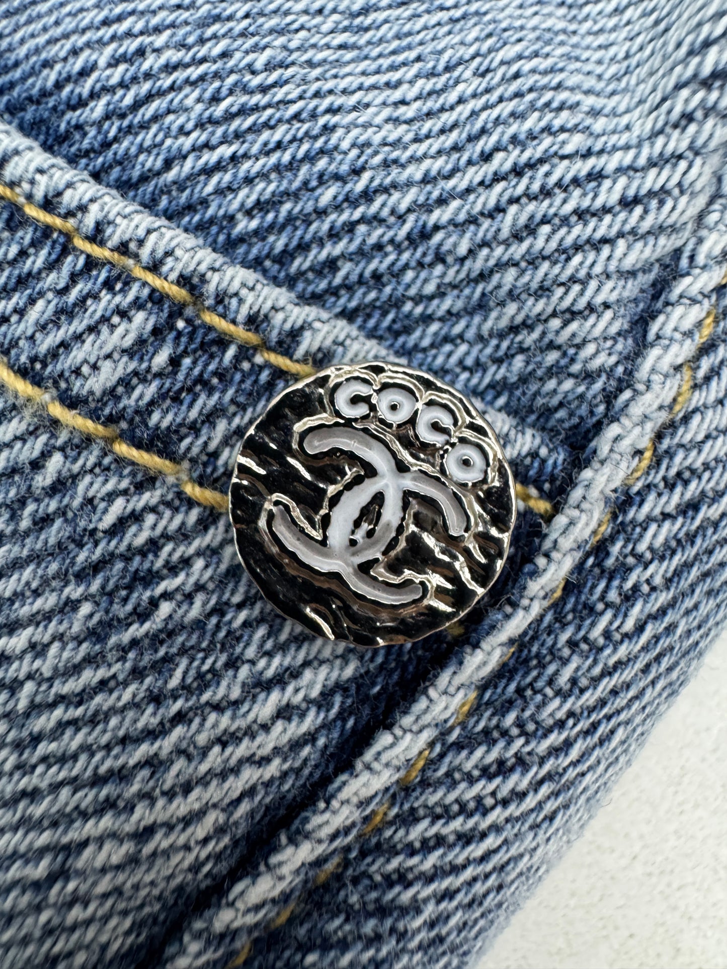 CHANEL 25M Coco Beach 牛仔短褲