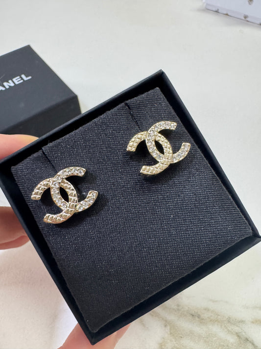 CHANEL 22K 菱格拼水鑽耳環