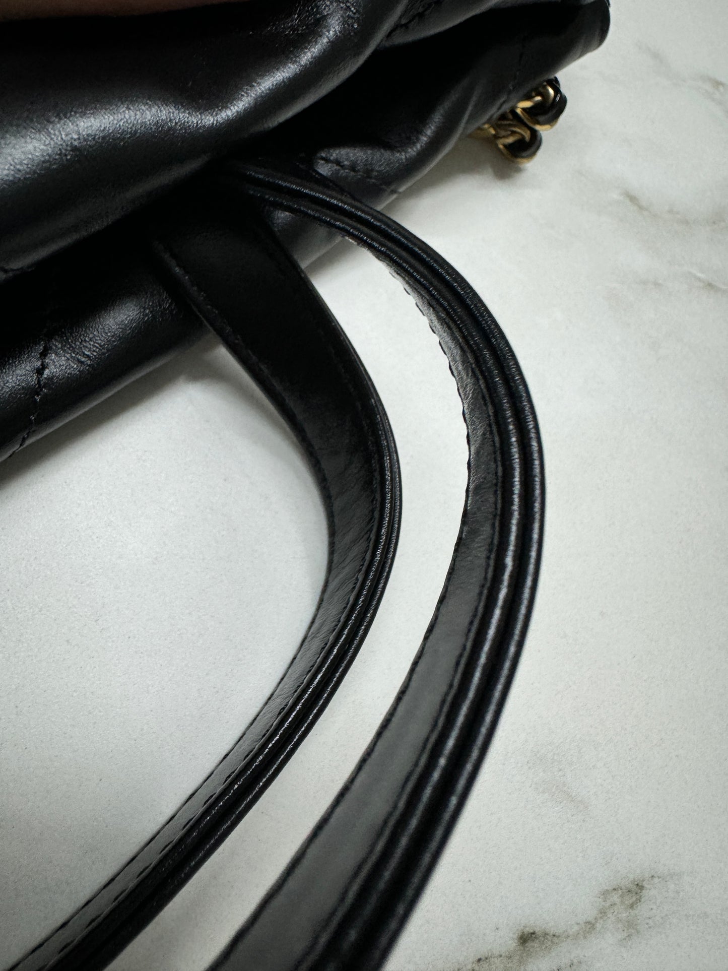 CHANEL 22 Backpack 黑金