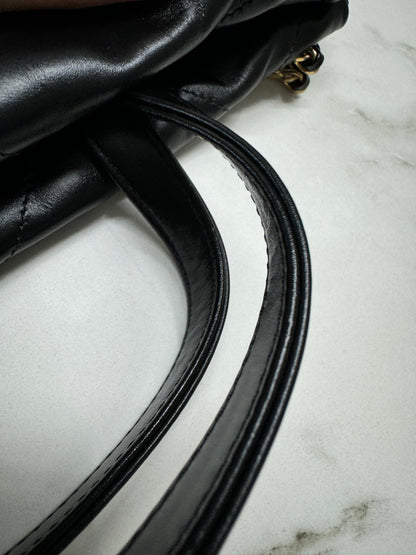 CHANEL 22 Backpack 黑金