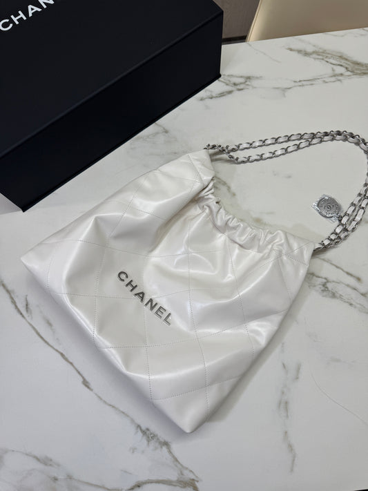 CHANEL 22 Bag Medium 白銀
