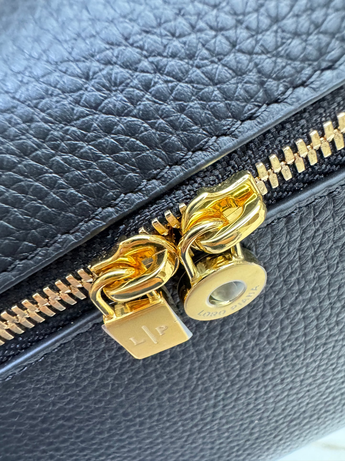 LORO PIANA Extra Pocket 19 黑金