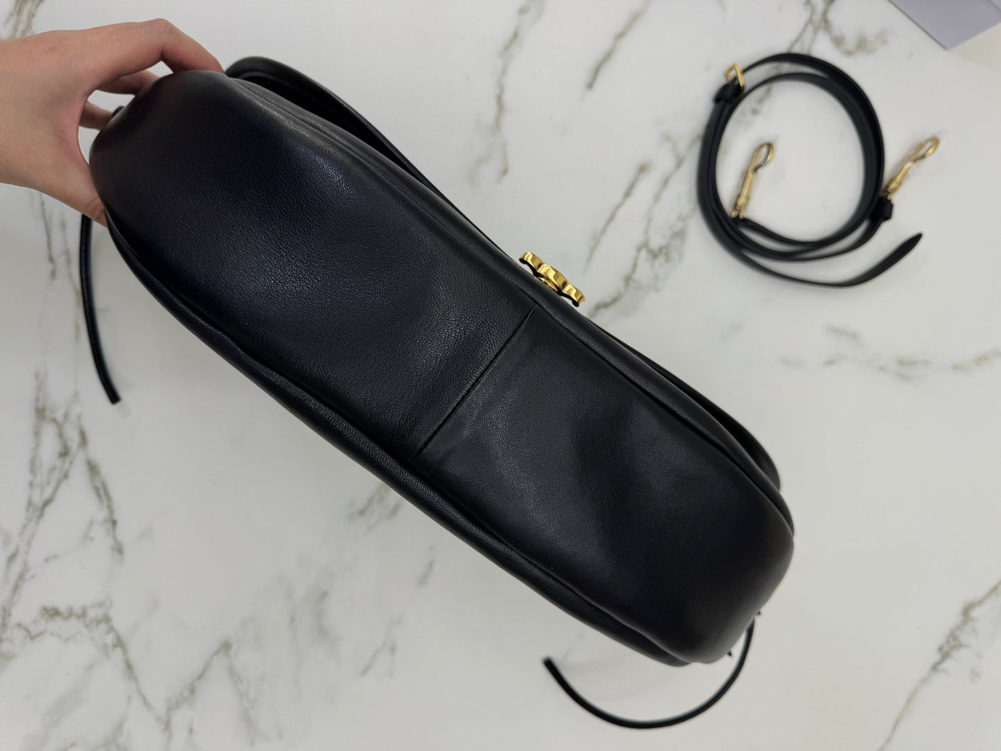 CELINE Soft Triomphe Half Moon 黑色