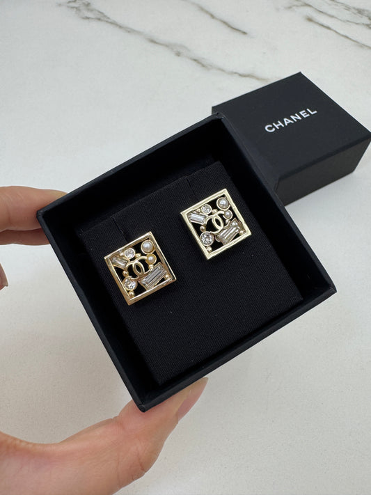 CHANEL 22C方形鏤空耳環