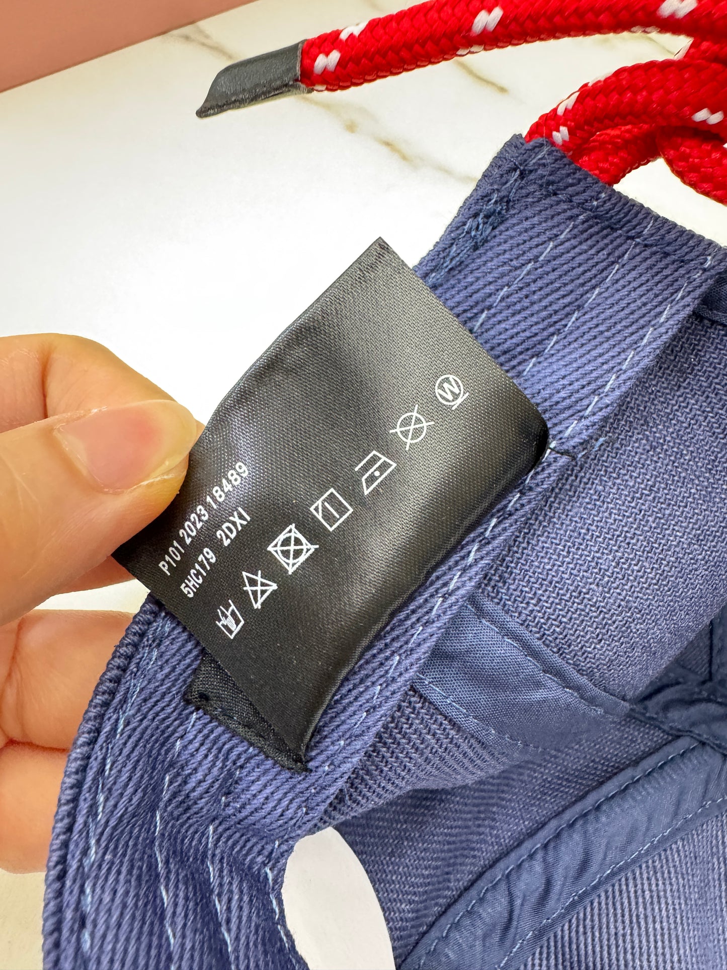 MIU MIU 後抽繩鴨舌帽 深藍