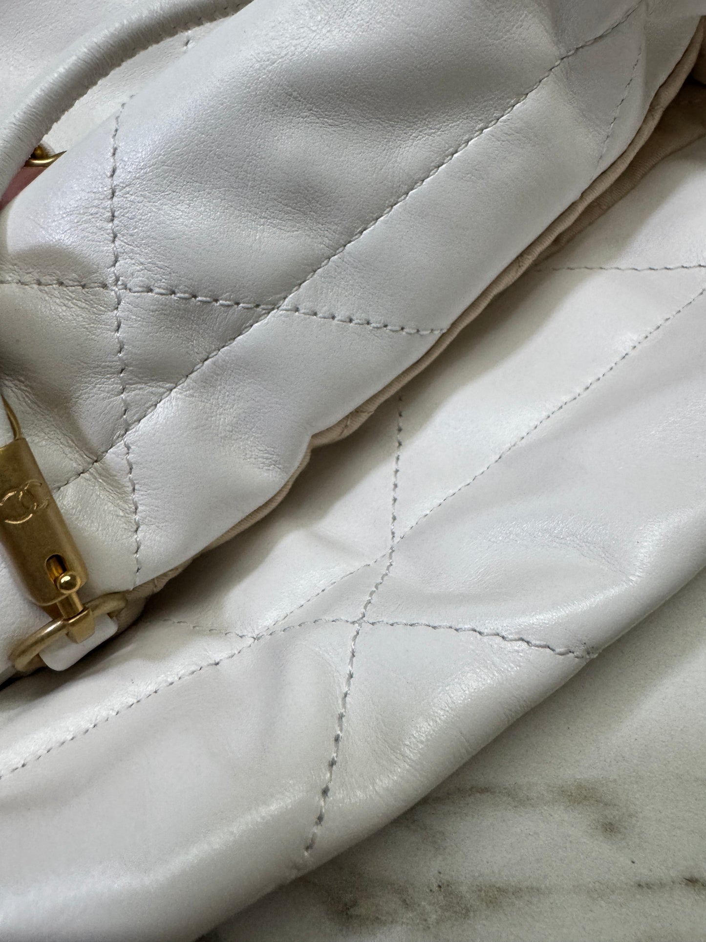 CHANEL Mini 22 Bag 白金