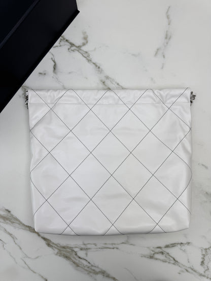 CHANEL 22Bag Medium 白色黑線