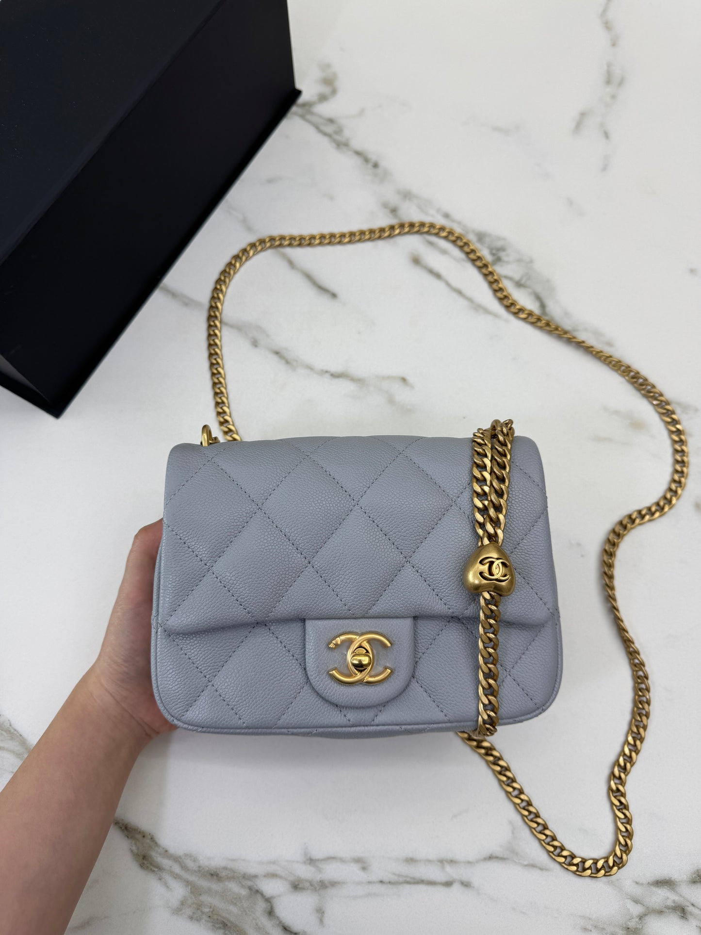 CHANEL 愛心金球 灰色 Mini Flap Bag 20cm