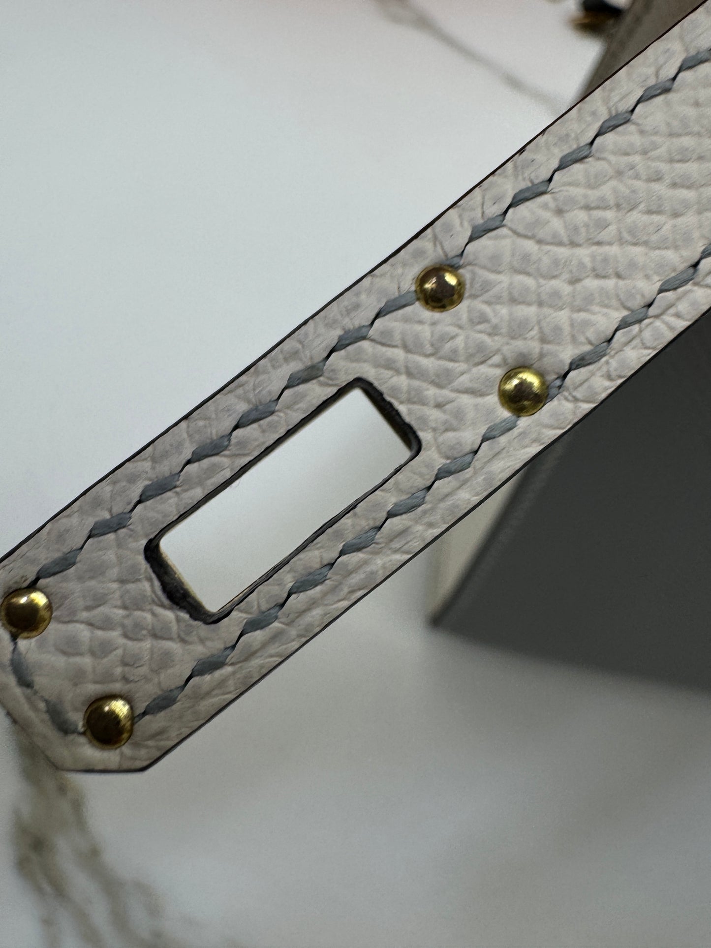 HERMES Kelly 25 冰川藍拼奶昔白 Epsom 香檳金扣 8U Bleu Glacier/ 10 Craie PBHW