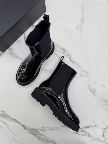 CHANEL 22C Chelsea Boots 漆皮切爾西短靴