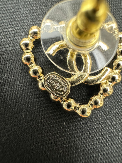 CHANEL 25P 淺金色心形鏤空耳環