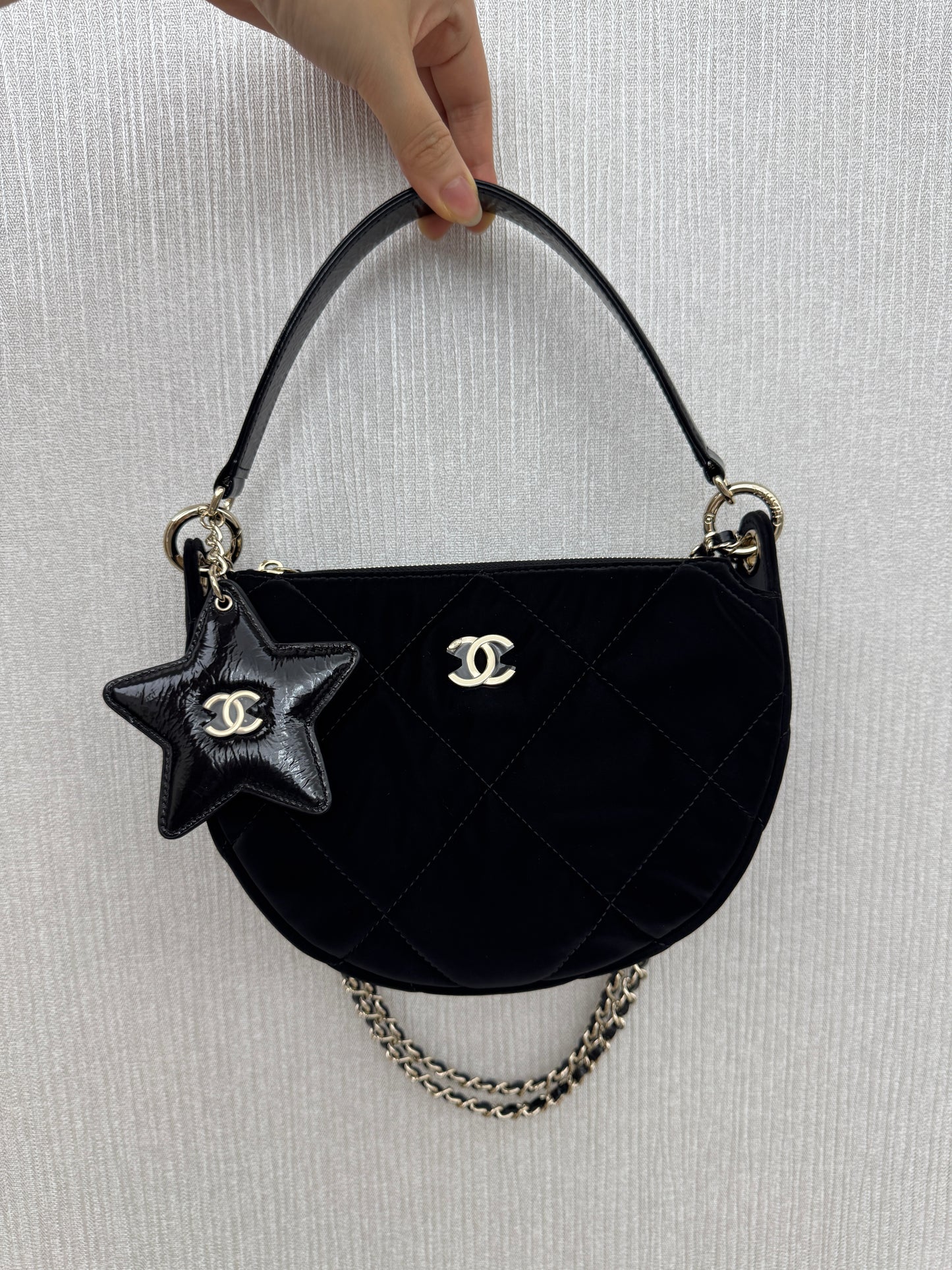 CHANEL 25N Coco Neige 滑雪系列 絲絨尼龍 半月Hobo
