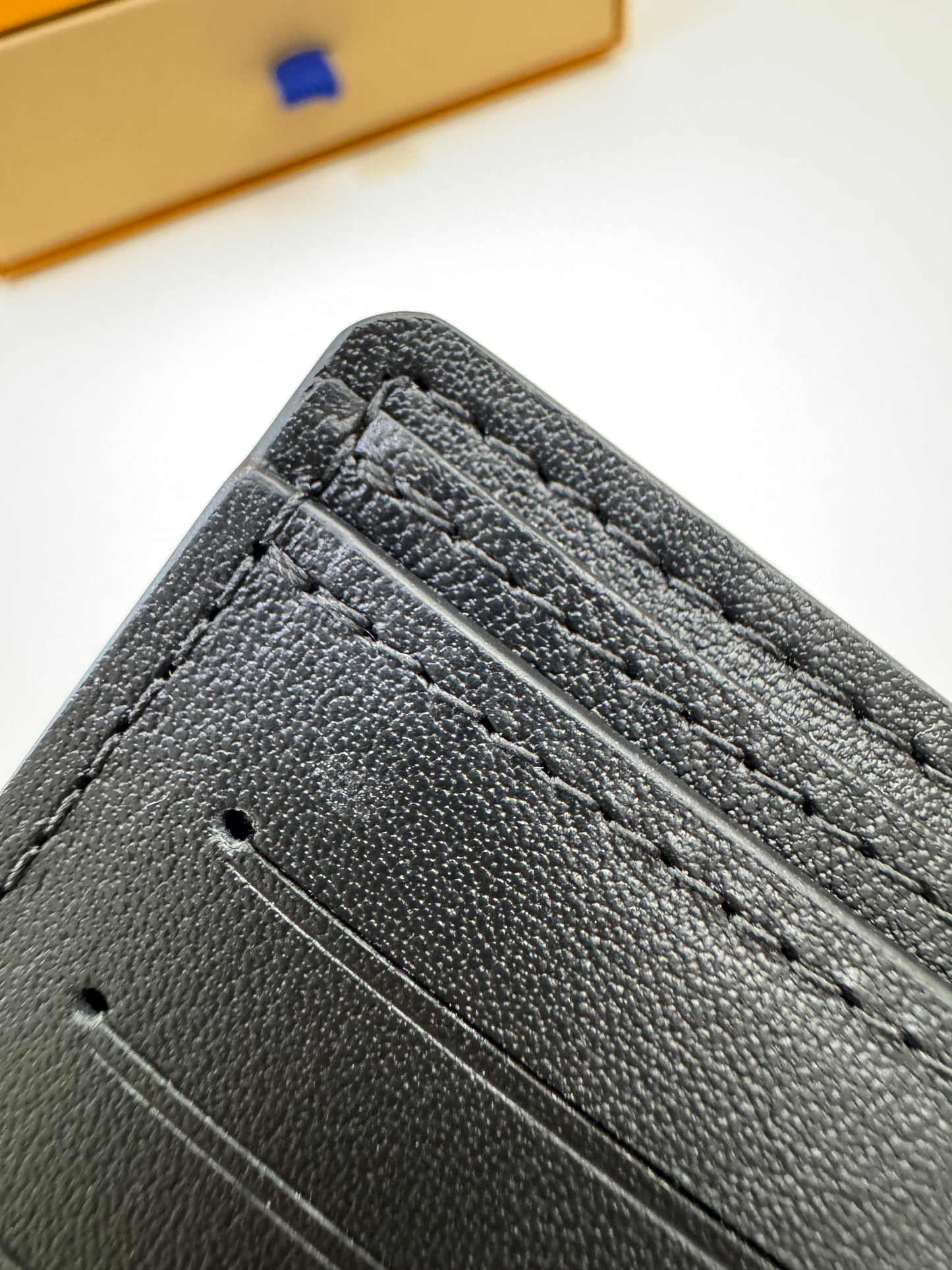 LV Multiple Wallet 黑色皮壓花
