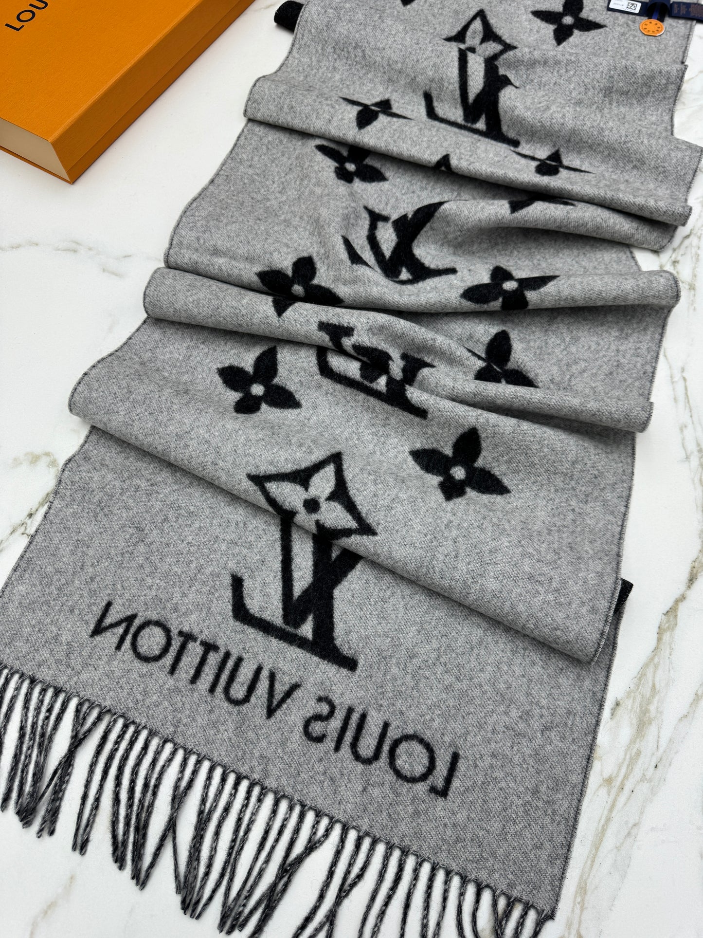 LV Reykjavik Scarf 100% Cashmere Black