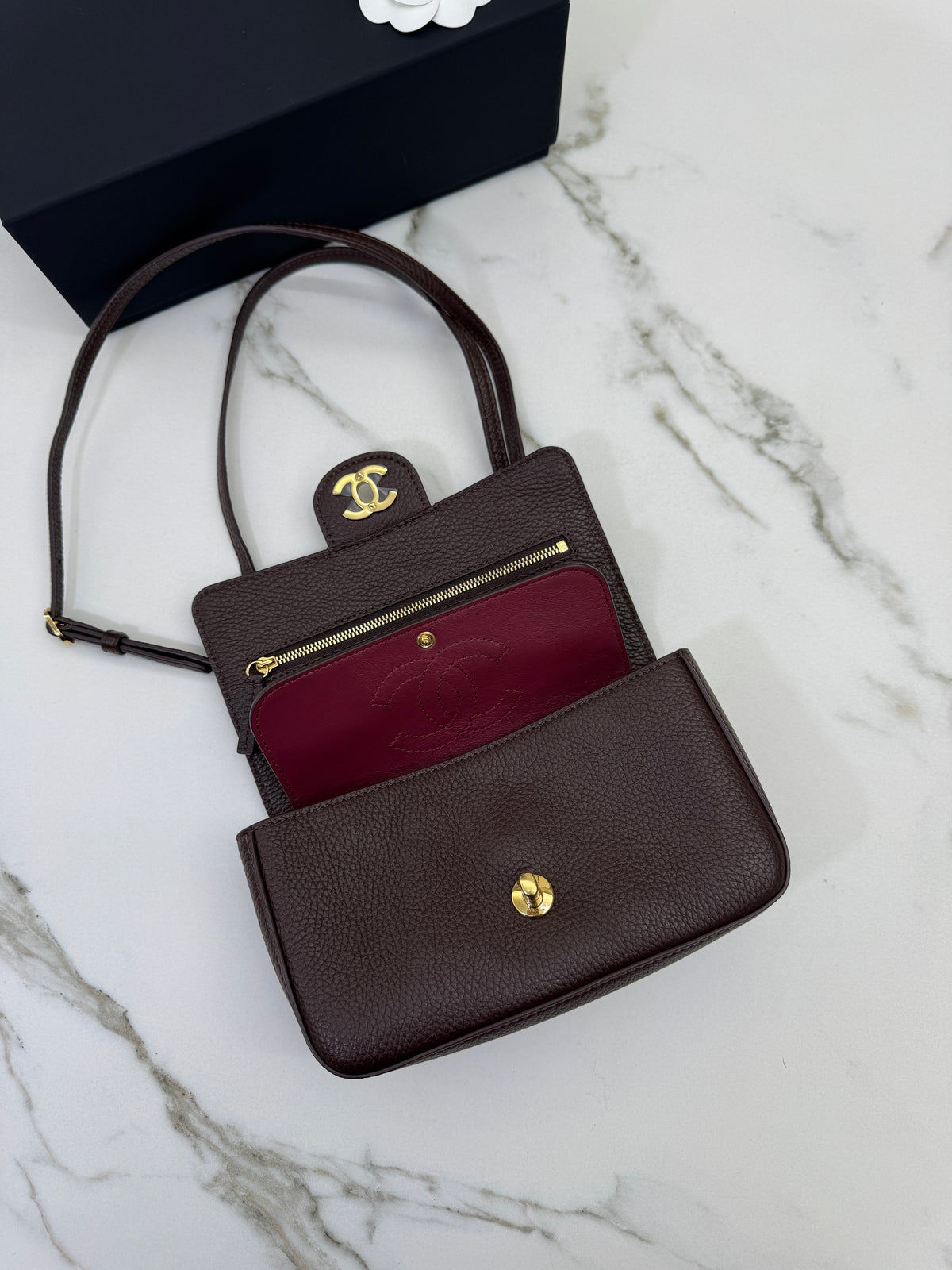 CHANEL Mini Maxi Flap 巧克力色