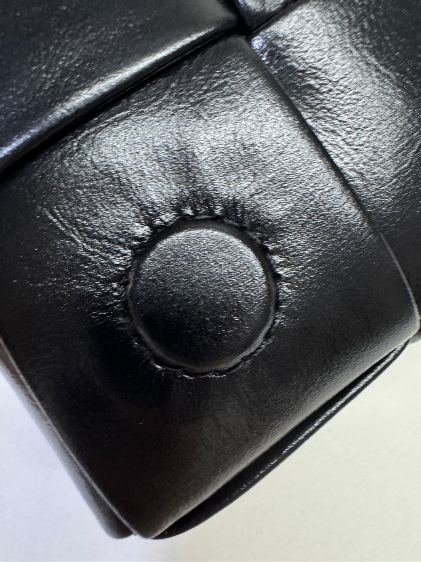 BV 8格油臘皮腰包