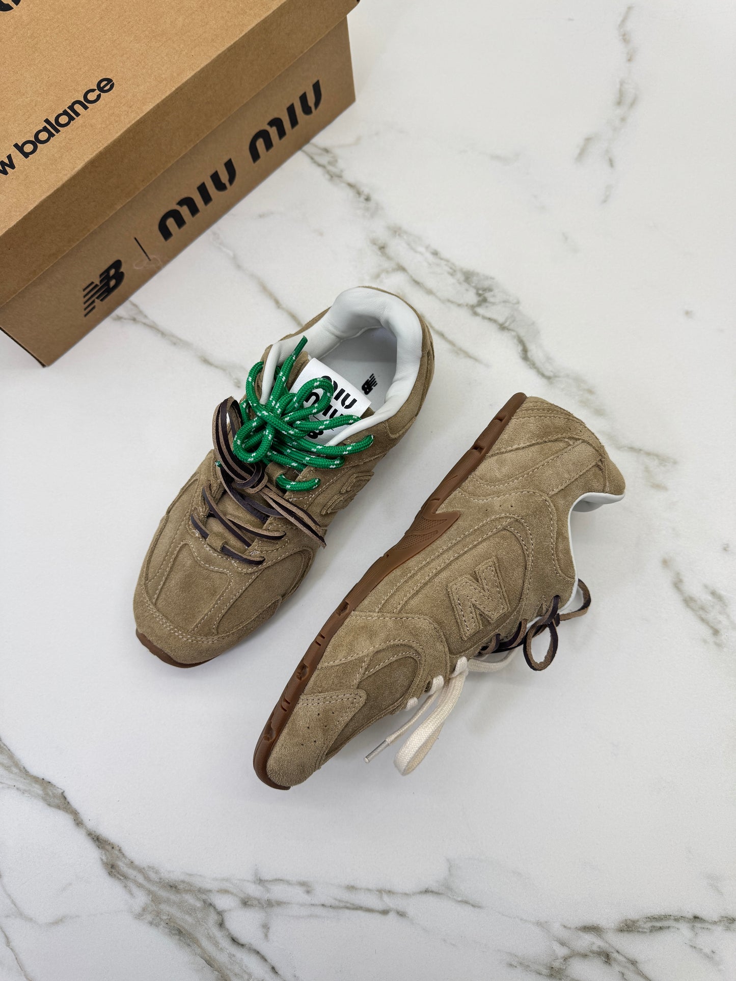 MIU MIU X NB 530 卡其淺棕色運動鞋