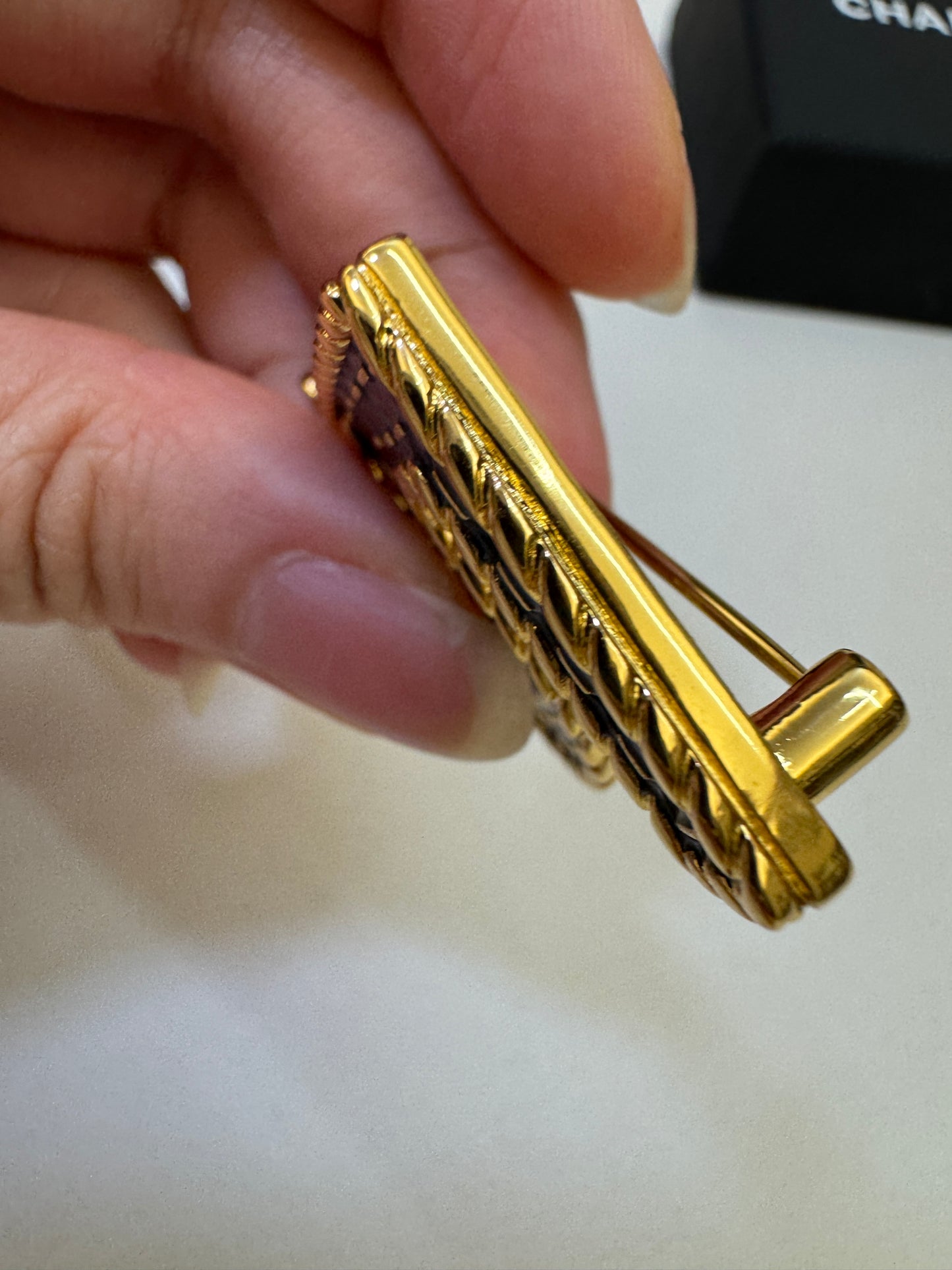 CHANEL 牛仔5號 胸針