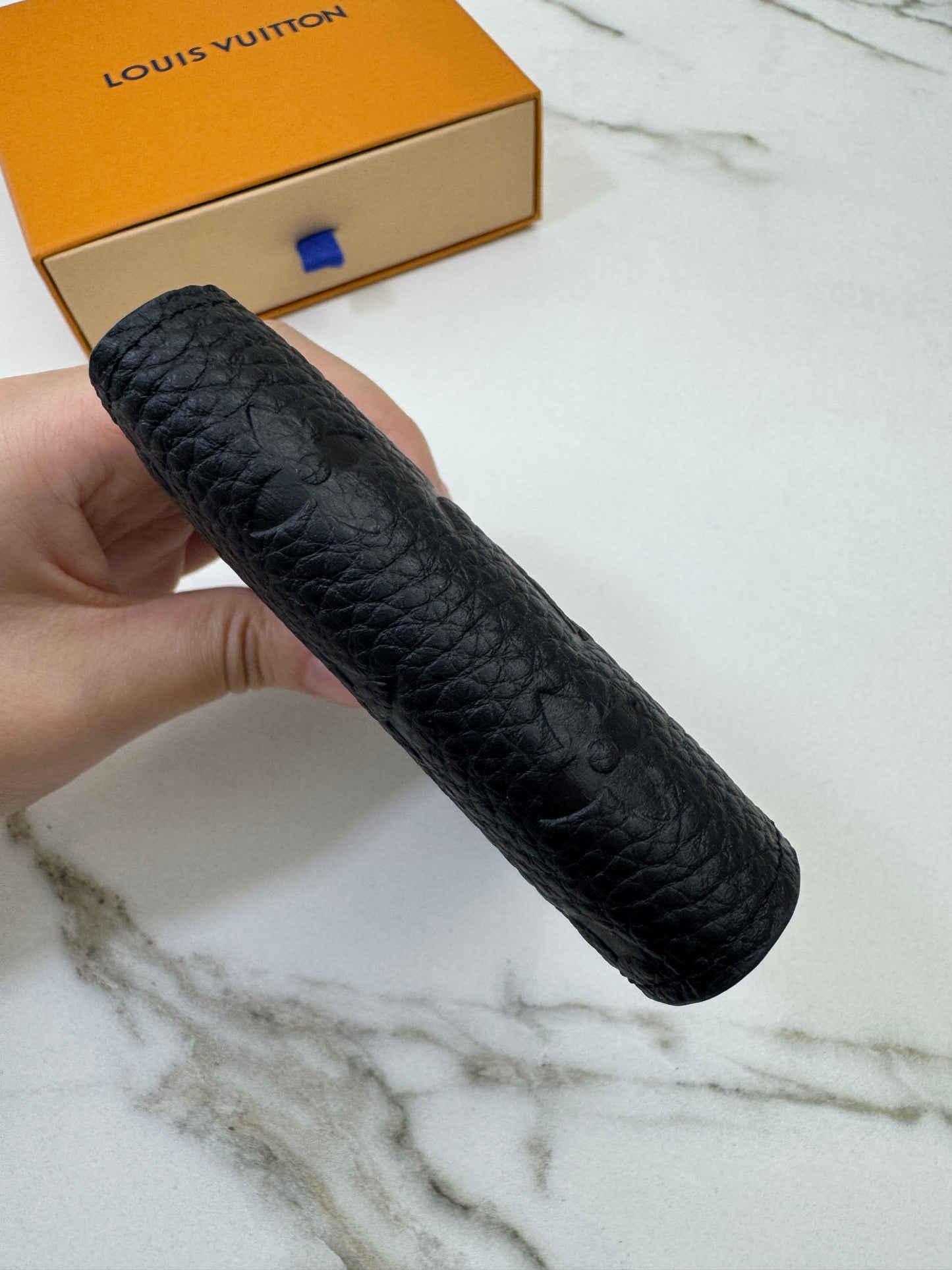 LV Multiple Wallet 黑色皮壓花